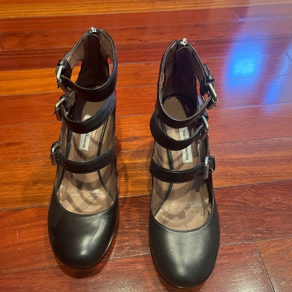 Tabitha Simmons Triple-Bukle Heels - Picture 6 of 9